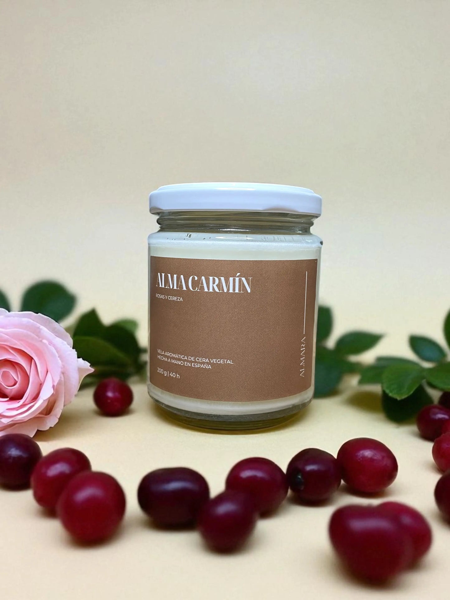 Alma Carmín : vela aromática romántica de rosas y cereza